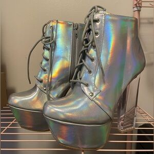 New Qupid Monte Silver Metallic Y2K Platform Boots with Lucite Heel Size 8.5